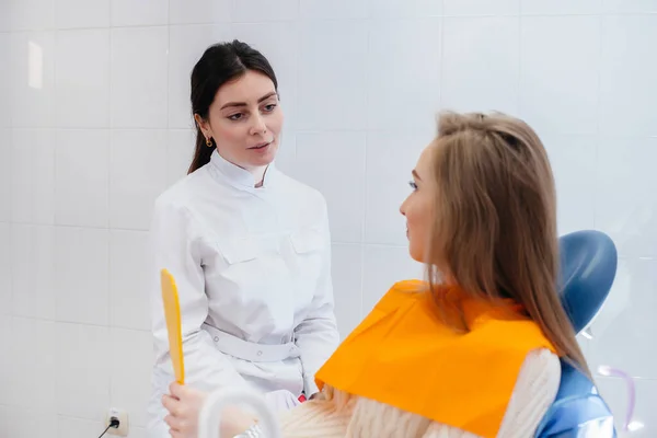 Professional Dentist Treats Examines Oral Cavity Pregnant Girl Modern Dental — Stock Photo, Image