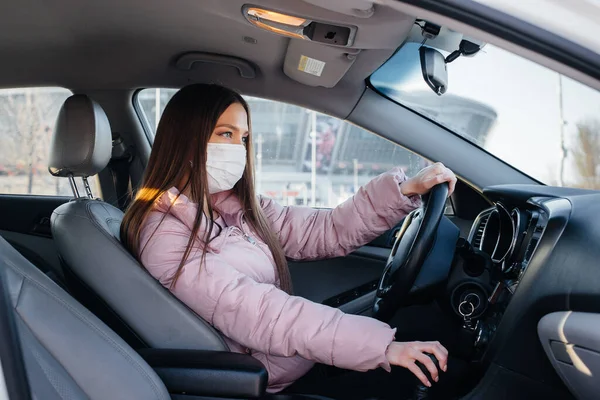 Une Jeune Fille Est Assise Derrière Volant Dans Voiture Dans — Photo