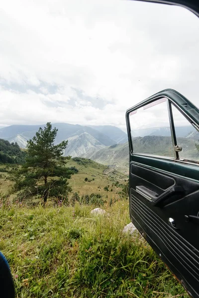 Través Puerta Abierta Del Coche Puede Disfrutar Una Vista Impresionante — Foto de Stock