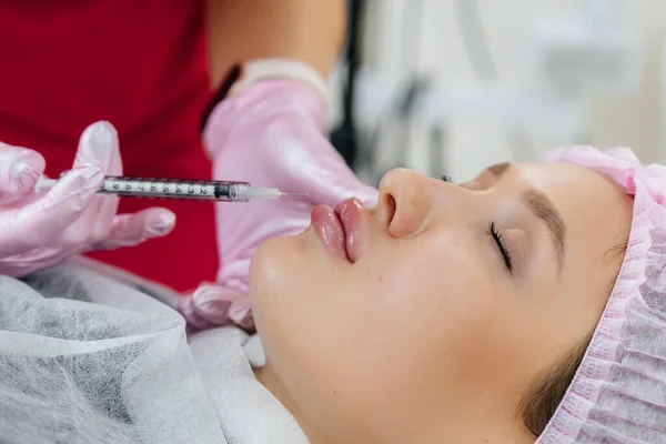 Procedura Cosmetologica Aumento Delle Labbra Rimozione Delle Rughe Una Giovane — Foto Stock