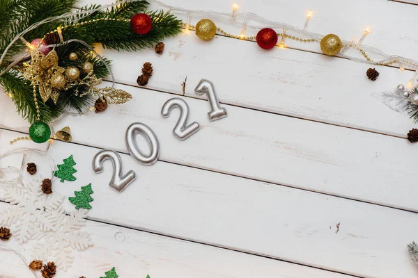 Fondo Navidad Blanco Decorado Con Decoración Festiva Linternas Copos Nieve —  Fotos de Stock