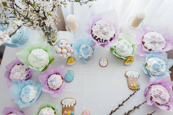 Beautiful Easter Cakes Decorated Light Table Light Holiday Easter — Stock Photo, Image