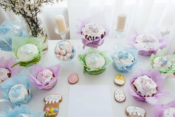 Beautiful Easter Cakes Decorated Light Table Light Holiday Easter — Stock Photo, Image