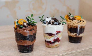 Çok güzel ve iştah açıcı. İmzalar için yeri olan bir masa. Pasta.