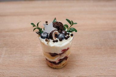 İmza için yeri olan güzel ve ağız sulandırıcı bir ıvır zıvır. Pasta.