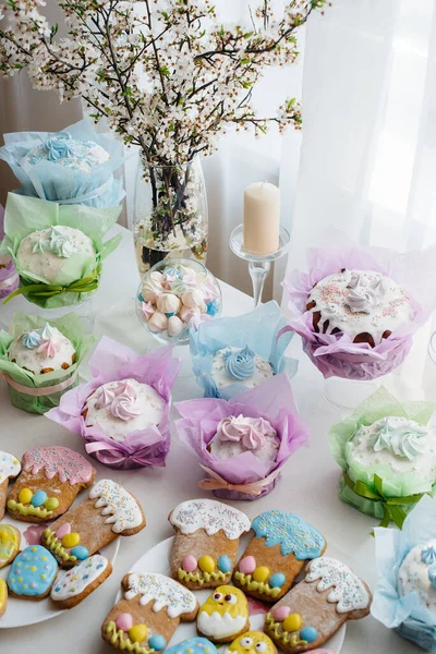 Beautiful Easter Cakes Decorated Light Table Light Holiday Easter — Stock Photo, Image