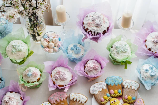 Beautiful Easter Cakes Decorated Light Table Light Holiday Easter — Stock Photo, Image