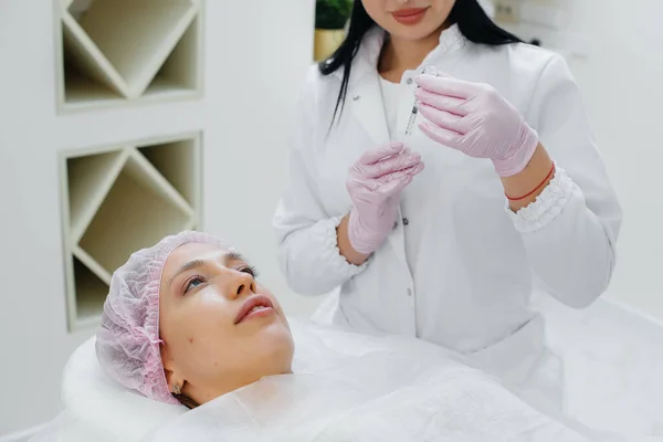 Procedimento Cosmético Para Biorevitalização Remoção Rugas Para Uma Jovem Menina — Fotografia de Stock