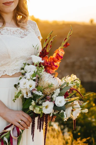 Beau Sophistiqué Bouquet Mariage Gros Plan Tient Mariée Dans Ses — Photo