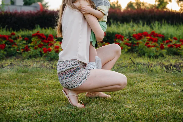 Young Cute Mother Helps Teaches Her Little Son Take His — Stock Photo, Image