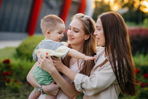 Young Homosexual Family Mothers Hugs Plays Park Young Son Sunset — Stock Photo, Image