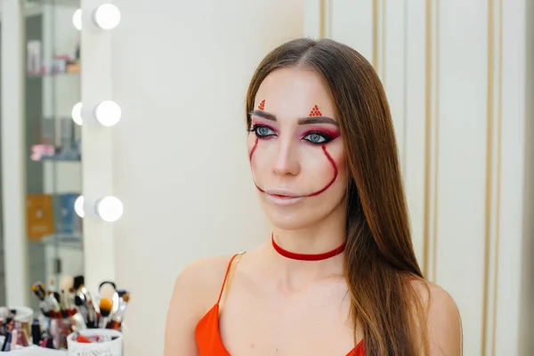 Una Giovane Bella Ragazza Bellissimo Trucco Clown Festivo Festa Halloween — Foto Stock