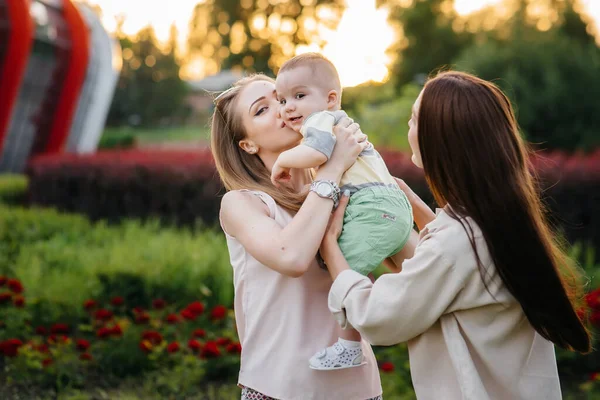 Young Homosexual Family Mothers Hugs Plays Park Young Son Sunset — Stock Photo, Image