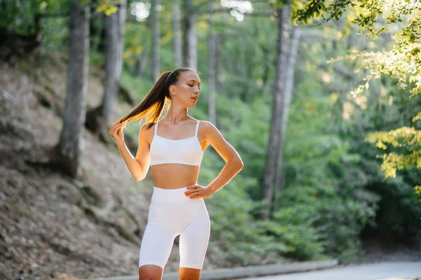 Young Beautiful Girl Poses Running Training Road Dense Forest Sunset — Stock Photo, Image