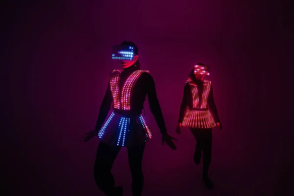 Dwie Seksowne Tancerki Disco Poruszają Się Kostiumach Imprezy Tańce — Zdjęcie stockowe