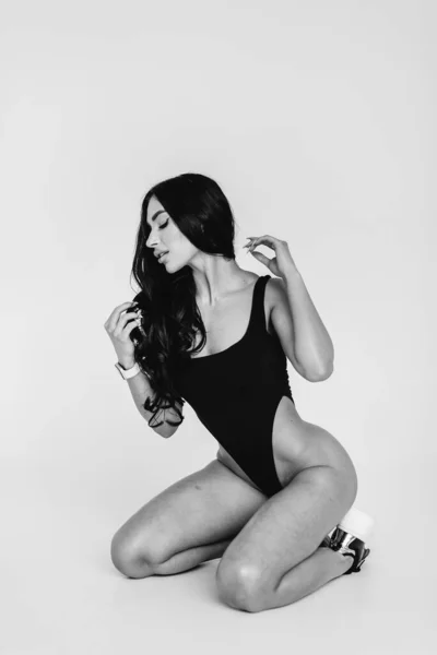 Joven Morena Sexy Body Negro Sobre Fondo Blanco Figura Atlética — Foto de Stock