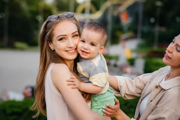 Young Homosexual Family Mothers Hugs Plays Park Young Son Sunset — Stock Photo, Image