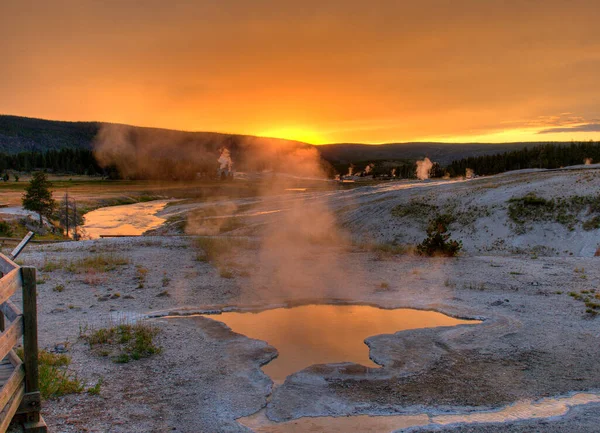 Blue Star Spring Bij Upper Geyser Basin Yellowstone National Park — Stockfoto