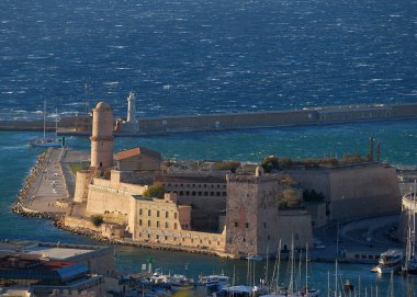 Notre Dame De La Garde 'dan Marsilya' daki Jean Kalesi 'ne Güzel bir yaz gününde