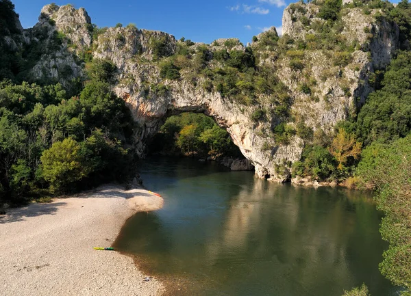 Rock Arch Pont Arc Canyon Gorges Ardeche Med Reflektioner Floden — Stockfoto