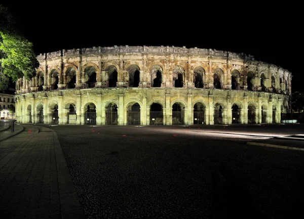 Brightly Lit Ancient Roman Arena Nimes França Noite — Fotografia de Stock