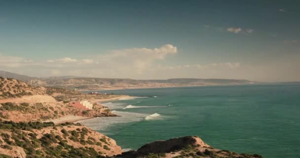 Luchtfoto Golven Van Oceaan Rotsen Aan Atlantische Kust Marokko — Stockvideo