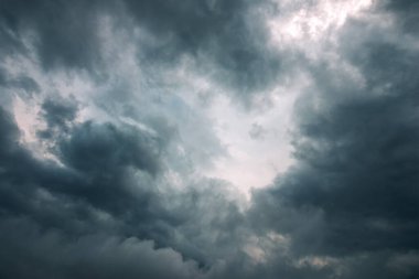 Arka plan için güzel mavi gökyüzü bulutları. Gökyüzünün manzarası.