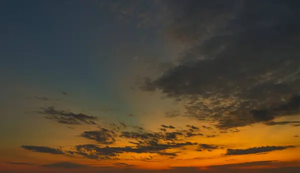 Panorama Kväll Himmel Med Blå Vit Och Orange Moln — Stockfoto