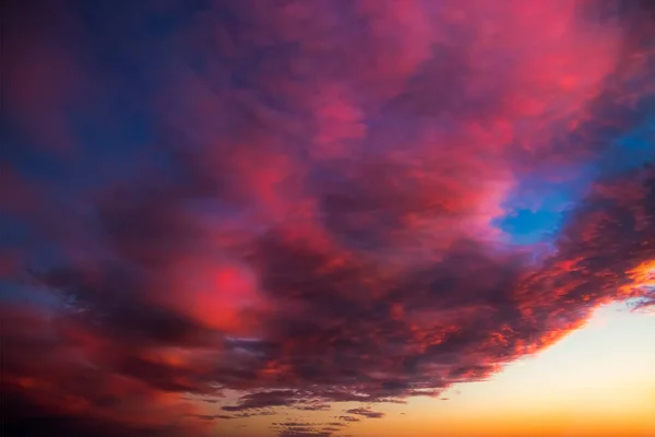 Panorama Večerní Obloha Modrými Bílými Oranžovými Mraky — Stock fotografie