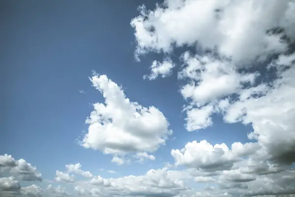 Όμορφα Μπλε Σύννεφα Ουρανού Για Φόντο Πανόραμα Του Ουρανού — Φωτογραφία Αρχείου