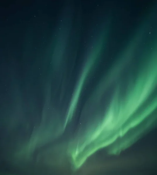 北极光 夜空中闪烁着星星的北极光 夜空中闪烁着星星的北极光 — 图库照片