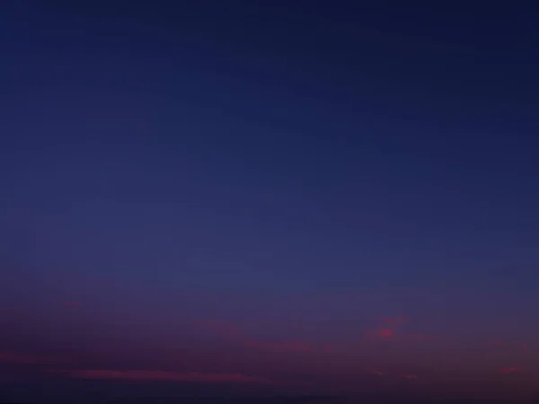 Panorama Cielo Nocturno Con Nubes Azules Blancas Anaranjadas —  Fotos de Stock