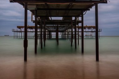 Bulutlu bir günde İstanbul 'da uzun pozlama manzarası