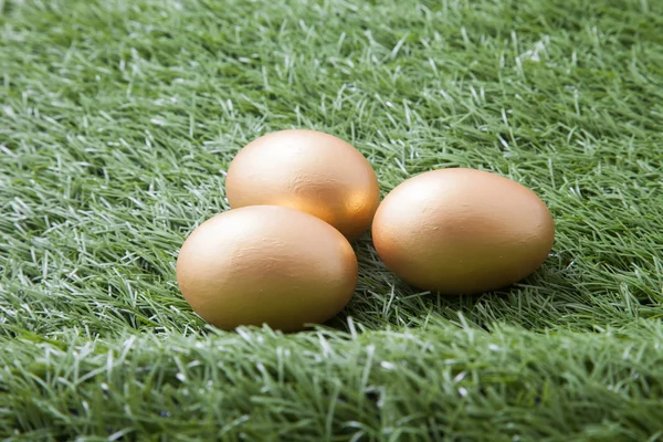 Tre uova di Pasqua bianche — Foto Stock