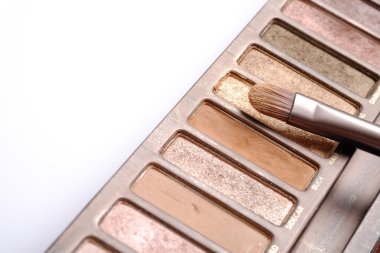 Beyaz arkaplanda göz farı