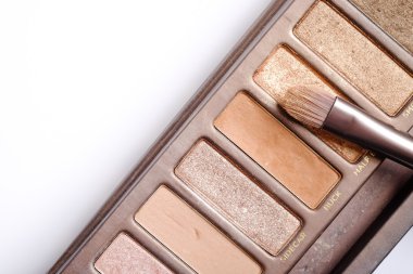 Beyaz arkaplanda göz farı