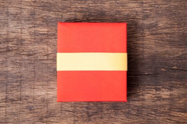 Kırmızı premium hediye kutusu