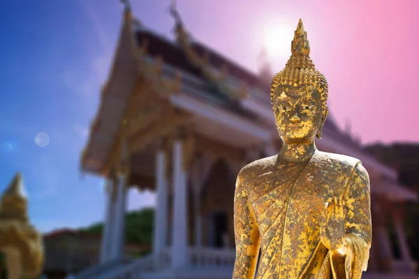 Goldener Buddha Vor Buddhistischer Kirche Thailand — Stockfoto