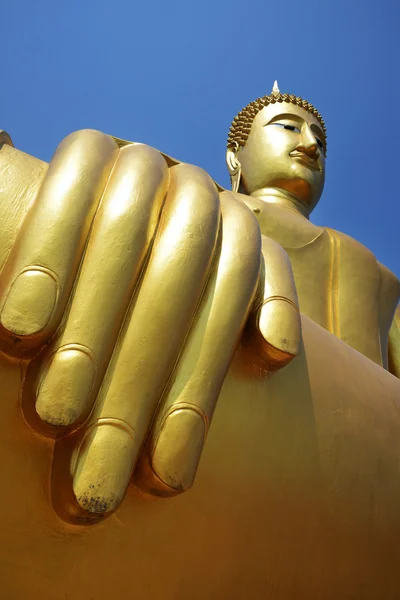 Hand des goldenen Buddha. — Stockfoto