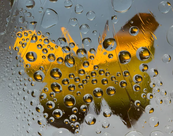 Esferas Grises Doradas Encuentran Sobre Fondo Gris Con Silueta Amarillo —  Fotos de Stock