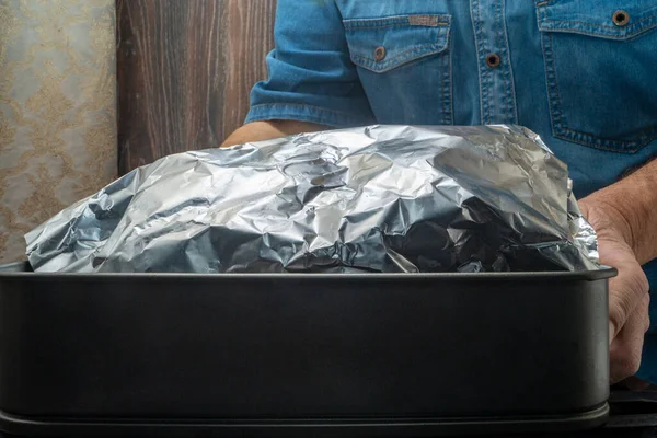 Et tabağı fırında pişiyor.