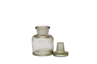 Daha önce beyaz arkaplanda kullanılan eczane gereçleri, izole