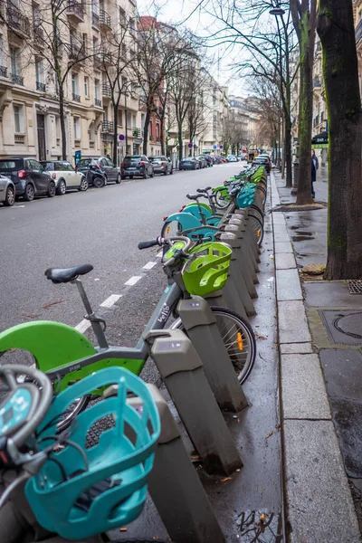 Paris, France 4.4.2021 Vlib rental station. Row Electric-assisted bicycle ecological alternative against pollution. Urban transport Vlib Mtropole, formerly Vlib, is a self-service bicycle system — Stock Photo, Image