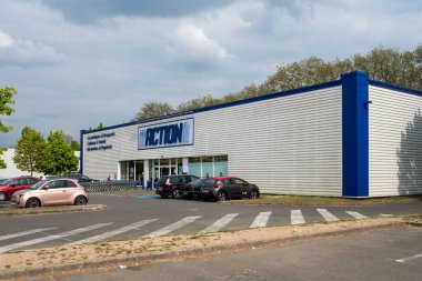 Fleche, Fransa 'daki Action Front Mağazası Logo İşaretli Cephesi 20.5.2021 eyaletiyle ünlüdür.