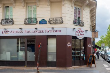 Fransız Ekmek Dükkanı 'nın (Artisan Boulanger Patissier) ön cephesi, Logolu Fransız Dükkanı ve Paris' te bedava fotokopi alanı, Fransa 20.5.2021 Fransız Ekmek Dükkanı genellikle Fransız ekmeği satar.