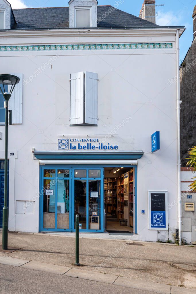 Vista completa del frente de NOZ Store Shop. boutique de estilo francés