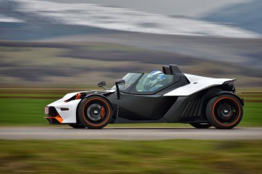 Brasov, Romanya - 26 Mart: Tess ralli Brasov 2016 yılında 25-27 Mart Brasov içinde Romanaia rekabet bilinmeyen pilotlar