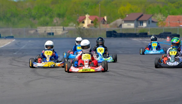PREJMER, BRASOV, ROMANIA - MAY 3: Unknown pilots competing in National Karting Championship Dunlop 2015, on May 3, 2015 in Prejmer, Brasov, Romania — Stock Photo, Image