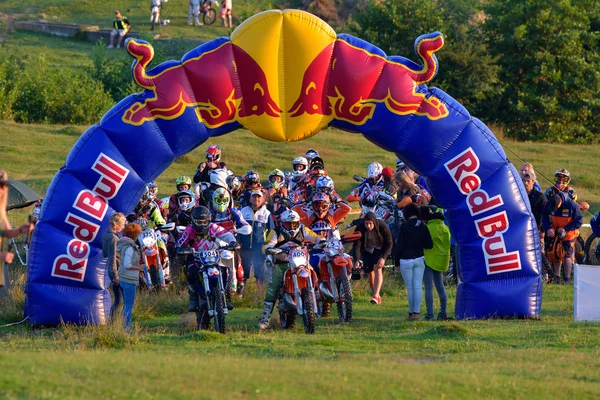 Sibiu, Romanya - 18 Temmuz: Bilinmeyen Red Bull Romaniacs zor Enduro Rallisi içinde Ktm 300 Motosiklet ile rekabet. Dünyanın en zor enduro Rallisi. — Stok fotoğraf