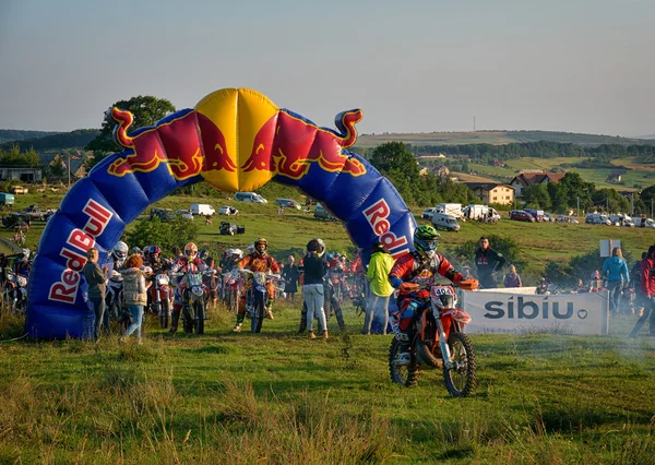 Sibiu, Romanya - 16 Temmuz: Bilinmeyen Red Bull Romaniacs zor Enduro Rallisi içinde Ktm 300 Motosiklet ile rekabet. Dünyanın en zor enduro Rallisi. — Stok fotoğraf